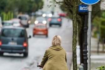 Zugeparkter Radweg sorgt für Ärger - Der Radweg an der Albertstraße in Olbernhau. 