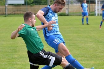 Zuger können mit Punkt leben - Die Muldaer um Simon Kraut (r.) erkämpften gegen den Zuger SV mit Benjamin Hempel (l.) ein Remis und klettern auf den 5. Platz. 