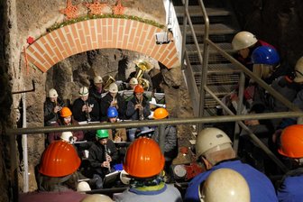 Zuhören nur mit Helm erlaubt: Swing und Brass erklingen im Bergwerk in Schönborn-Dreiwerden - Im „Alte Hoffnung Erbstolln“ in Schönborn-Dreiwerden gab das Ottendorfer Brass- und Swingorchester zwei Konzerte.