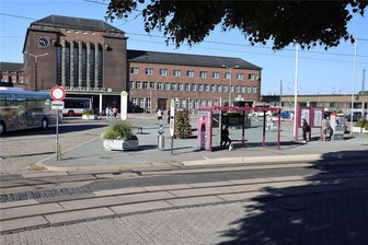 Zukunft des Zwickauer Nahverkehrs: Stadt kämpft um ihre Straßenbahn - Die Straßenbahn soll wieder zum Hauptbahnhof fahren. Darin sind sich Verwaltung und CDU/FDP-Fraktion einig. Doch während man im Rathaus dafür die Querspange bauen will, will die Fraktion die Sanierung der derzeit stillgelegten Strecke erreichen.