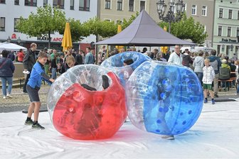 Zukunftswerkstatt: Oelsnitzer am Gründonnerstag eingeladen - Eine Aktion des Miteinanders in Oelsnitz war der Tag der Vereine, zu dem auf dem Marktplatz eingeladen war.