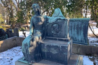 Zum 100. Todestag von Emil Reimann: Grab verfällt auf Altendorfer Friedhof - Das Familiengrab von Emil Reimann (1871–1925) auf dem St.-Matthäus-Friedhof in Altendorf.