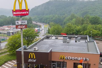 Zum 30. Mal: Burger, Pommes und Cola für Blutspender bei McDonalds in Aue - Zum 30. Mal findet am 1. August eine Blutspendeaktion in der Auer McDonalds-Filiale statt.