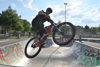 Zum Abheben - der Konkordia-Park in Chemnitz - Die Anlage für Skater und Radsportler im Konkordia-Park ist in Kombination mit den anderen Freizeitangeboten des Areals zu einem Anziehungspunkt weit über die Stadtgrenzen hinaus geworden. 