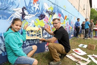 Zum Abschied ein Graffiti an der Turnhalle - 