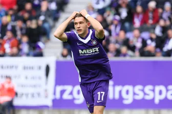 Zum ersten Mal seit 57 Jahren: FC Erzgebirge Aue verliert Heimspiel gegen Hansa Rostock - Enttäuschung beim FC Erzgebirge nach der Niederlage gegen Rostock.