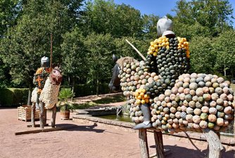 Zum Spezial: Alles rund um das Kürbisfestival in Schloss Lichtenwalde - Das Kürbisfestival beginnt am 31. August 2024.