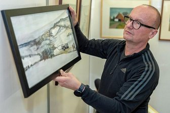 Zum Stadtgeburtstag gibt Falkart diesen Künstlern eine Bühne - Etwa 30 Arbeiten zeigt der Auerbacher Zeichner Bernd Seidel ab Donnerstag in der Galerie am Schloss in Falkenstein. Darunter auch das Aquarell "An der Steinhalde". 