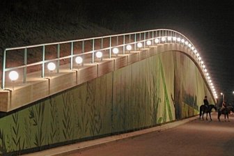 Zum Start in Advent ist jede Menge los - Am Sonntag um 16.30 Uhr werden die Lichter auf der Stützmauer in Ortmannsdorf entzündet, die dann ein Riesenschwibbogen ist. 