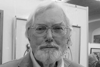 Zum Tod des Lengenfelder Designers Horst Eczko: "Wir sind ärmer geworden" - Erst im vergangenen Jahr stellte Horst Eczko aus Lengenfeld seine Malereien, Zeichnungen und Illustrationen unter dem Titel "Ein Leben mit der Kunst" in der Falkensteiner Sparkasse aus.