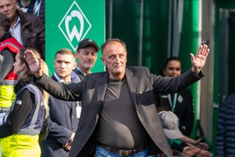 Zum Tod von Werder-Legende Dieter Burdenski: Warum die Trauer und Anteilnahme im Vogtland besonders groß ist - Am Samstag war Dieter Burdenski anlässlich des Treffens der Bremer Pokalsieger von 1999 noch im Stadion. Am Mittwoch ist der Ehrenspielführer des SV Werder plötzlich verstorben.