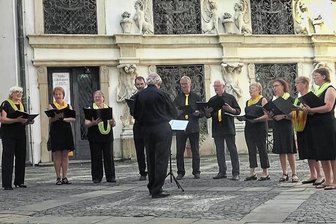 Zur Eröffnung des Burg-Sommers in Mylau: Mitsingen ausdrücklich erwünscht - Das Vokalensemble Cantemus aus Mittweida.