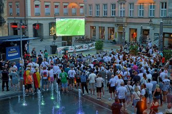 Zur Fußball-WM wohl kein Public Viewing in der Chemnitzer Innenstadt – Wo es trotzdem möglich ist - Public Viewing bei der EM 2024. Zur WM wird es dieses Jahr wohl keine Leinwand im Zentrum geben.