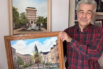 Zur Kanonenweihe in Oelsnitz: Ein Künstler aus dem Vogtland und sein besonders Werk - Axel Zahradnik malt und zeichnet für sein Leben gern. Historische Ansichten seiner Heimatstadt Reichenbach zum Beispiel.