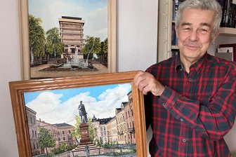 Zur Kanonenweihe in Oelsnitz: Ein Künstler aus dem Vogtland und sein besonders Werk - Axel Zahradnik malt und zeichnet für sein Leben gern. Historische Ansichten seiner Heimatstadt Reichenbach zum Beispiel.