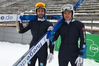 Zurück aus der Zuschauerrolle - Nick Siegemund (links) und Martin Hahn vorm Sprungtraining am Mittwoch in der Vogtland Arena.