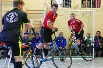 Zurück in die glorreichen Zeiten - Zwölf Punkte aus vier Spielen: Vor heimischer Kulisse erwischten Philipp Vogel und Ronny Dornberger (hinten) vom SV Grün-Weiß Lippersdorf einen Traumstart in die neue Oberliga-Saison. 