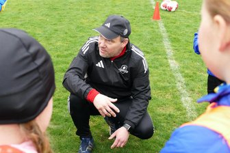 Zurück zur Bolzplatz-Mentalität: Diese Strategie bringt das DFB-Mobil ins Erzgebirge - Erklärungen wie diese hielt Trainer André Mäbert immer sehr kurz.