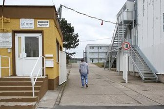 Zusätzliche Asylbewerberheime in Dresden und Leipzig - Die vorhandenen Plätze in den sächsischen Asylbewerberheimen reichen angesichts steigender Flüchtlingszahlen nicht mehr aus. Deswegen wird nach weiteren Möglichkeiten der Unterbringung gesucht.