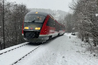 Zusätzliche Fahrten an den Adventswochenenden auf Bahn- und Buslinien im Erzgebirge - Die Züge der Erzgebirgsbahn sind an den Adventswochenende häufiger unterwegs.