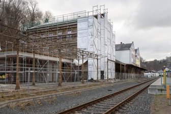Zusätzlicher Frust durch Baufahrzeuge - Der nördliche Kopfbau soll Mitte 2022 fertig gestellt sein.