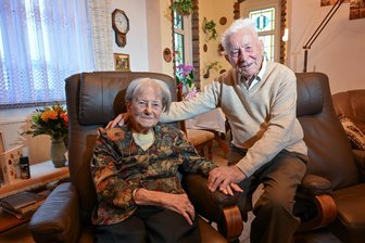 Zusammen 200 Jahre alt: 101-Jähriger aus Limbach-Oberfrohna fiebert auf den nächsten Geburtstag seiner Frau zu - Seinen 101. Geburtstag feierte Siegfried Aurich mit seiner Ehefrau Marianne. Zusammen sind die beiden 200 Jahre alt.