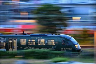 Zusammenstoß mit der Vogtlandbahn - Eine 17-Jährige wurde in Zwickau beim Zusammenstoß mit der Vogtlandbahn schwer verletzt (Symbolbild).