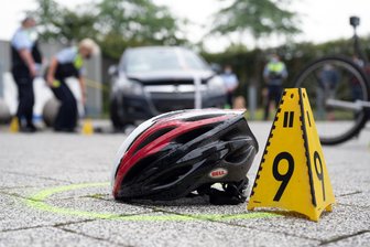 Zusammenstoß mit Skoda in Adorf: 14-jähriger Radfahrer muss ins Krankenhaus - Wie konnte das passieren? Zum Unfall zwischen Pkw und Rad kam es jetzt in Adorf.