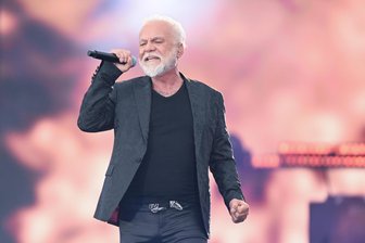 Zusatzkonzerte für das Stehaufmännchen: Die Fans wollen mehr Nino de Angelo - Nino de Angelo füllt wieder die Konzerthallen. Er gibt Zusatzkonzerte.