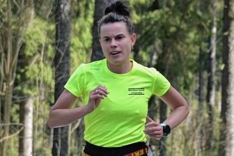 Zuspruch hält sich in Grenzen - Susan Weigert vom VfB Lengenfeld war bei den Frauen am schnellsten auf dem Gipfel.