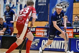 Zuversicht trotz Heimspielniederlage - Der Finne Olli Vikman (rechts) war gegen Weißenfels zweifacher Torschütze der Floorfighters, doch sein Team verlor mit 3:4.