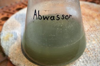 Zuviel Chrom im Abwasser: Firma an der Freiberger Mulde kassiert Geldstrafe - Bei einer Abwasserprobe ist einerhöhter Chrom-Wert festgestellt worden.