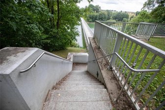 Zweckverband baut Talsperren-Umrundung weiter aus - Noch müssen Radfahrer diese Hürde an der Vorsperre Thoßfell überwinden. Das soll sich ändern.