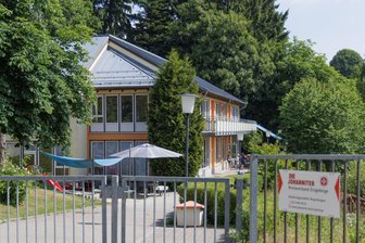 Zwei Ausreißer im Erzgebirge: Fünfjährige aus Kindergarten in Oberwiesenthal ausgebüxt - Die Kindertagesstätte Regenbogen in Oberwiesenthal befindet sich seit 30 Jahren in Trägerschaft des Johanniter-Kreisverbandes Erzgebirge.