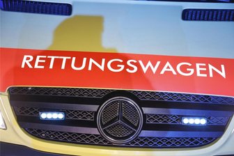 Zwei Autofahrer bei Unfall nahe Sayda schwer verletzt - Die schwer verletzten Fahrzeugführer mussten vom Rettungsdienst versorgt werden.