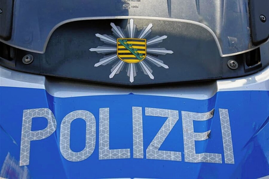 Zwei Autos bei Rochlitz kollidiert - Die Polizei eilte zu einem Unfall auf der B175 beim Abzweig nach Noßwitz. 