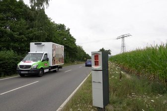 Zwei Blitzer in Lichtenwalde beschmiert -