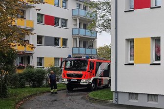 Zwei Brände an zwei Tagen in Wohnblock der Plauener Bahnhofsvorstadt: Das steckte dahinter - Feuerwehreinsatz in der Plauener Bahnhofsvorstadt am Dienstagnachmittag.