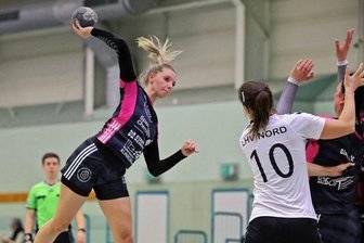 Zwei Drehbücher - ein Ergebnis - Patricia Günnel (links) war mit neun Treffern beste Torschützin des HC Glauchau/Meerane beim Heimsieg über Leipzig.