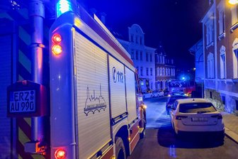Zwei Einsätze am Sonntagabend für Feuerwehr und Polizei in Aue - Wegen Gasgeruchs rückten Feuerwehr und Polizei in Aue aus.