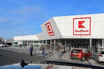 Zwei Fälle von Unfallflucht in Meerane - Auf dem Parkplatz am Kaufland wurde ein VW Golf beschädigt.