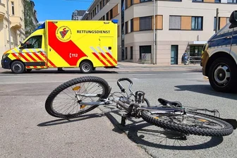 Zwei Fahrradfahrer in Zwickau schwer verletzt - Ein Fahrradfahrer wurde bei einem Unfall in Zwickau schwer verletzt