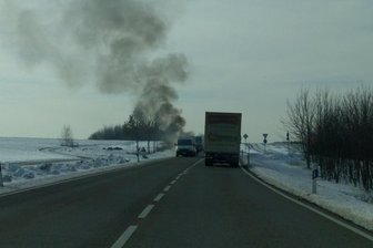 Zwei Fahrzeuge in Brand - Stau auf Auer Autobahnzubringer - 