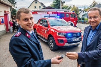 Zwei Feuerwehren aus der Region freuen sich über technische Verstärkung - 