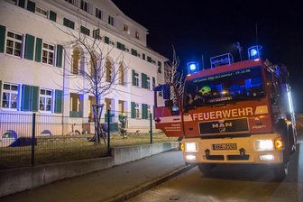 Zwei Finger, Brände und Wohnungseinbrüche - In Annaberg-Buchholz geriet auf einem Balkon Möbel in Brand - offenbar durch einen unsachgemäß abgeschossenen Feuerwerkskörper.
