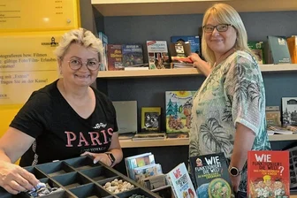 Zwei Frauen wuppen in Oelsnitz Museumsshop und Sekretariat - Claudia Götz (li.) und Anke Fugmann im Museumsshop.