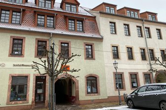 Zwei historische Peniger Gebäude zwangsversteigert: Was hat der neue Eigentümer vor? - Die zwei um 1690 und 1730 erbauten Häuser Schlossplatz 8 und 10 in Penig wurden zwangsversteigert. Neuer Eigentümer ist ein Gläubiger. Was dieser damit vorhat, ist noch unklar.