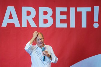 Zwei Jahre Ampel: Corona, Krieg und Dauerkrach - Kanzler Olaf Scholz sollte das Regierungsbündnis mutig führen und Gemeinsamkeit einfordern. Hat er das bisher geschafft? 