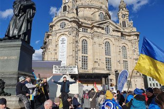 Zwei Jahre Krieg: Tausende demonstrieren in Sachsen für die Ukraine - Tobias Wolf