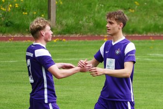 Zwei junge Ex-Veilchen müssen auf ihr Wiedersehen in der Fußball-Landesliga vorerst warten - Absolvierten Anfang Juni 2023 ihr letztes gemeinsames Regionalliga-Spiel für die U 19 des FC Erzgebirge Aue: Marvin Richter (links) und Fabio Anger.